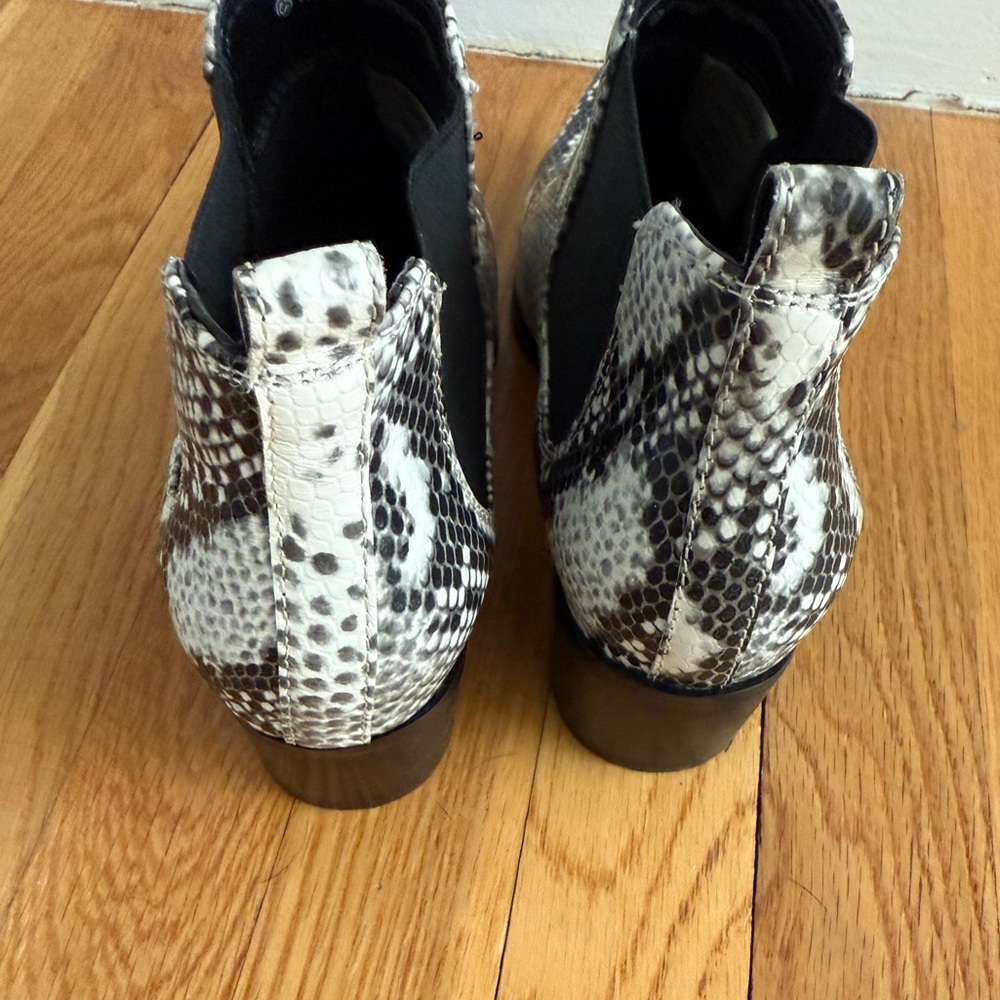 Blondo Emelia Bootie Black White Snakeskin - Picture 5 of 7
